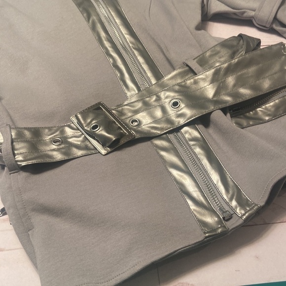 Miss Tina - Picture 6 of 12